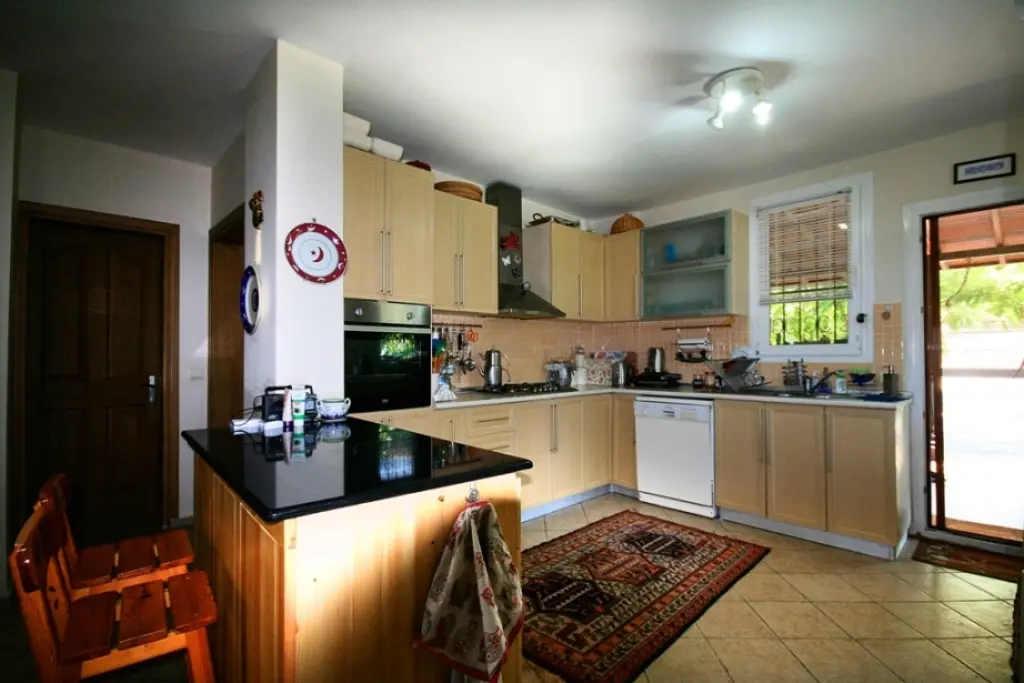 Fitted kitchen
